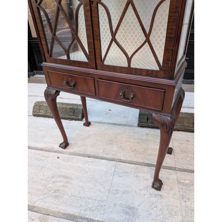  グラスキャビネット