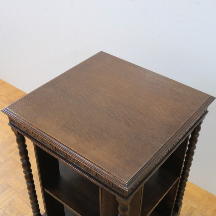 リボルビングブックケース