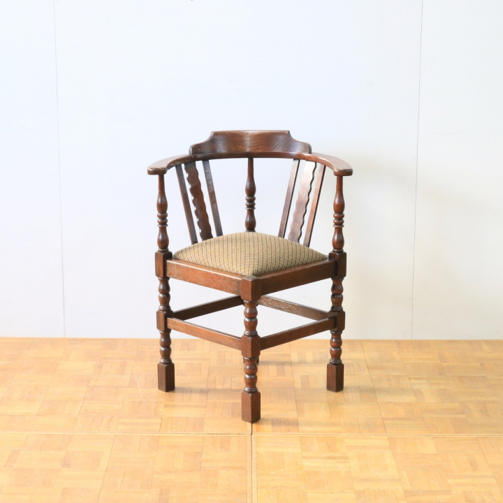 コーナーチェアー