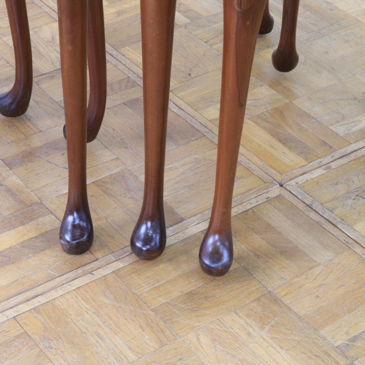 ネストテーブル