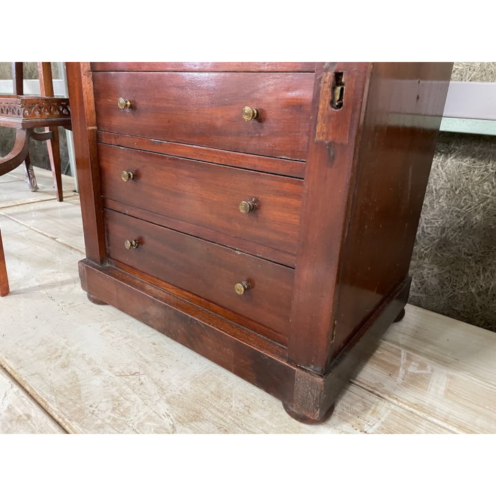 ベッドサイドチェスト