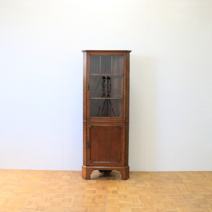 コーナーキャビネット