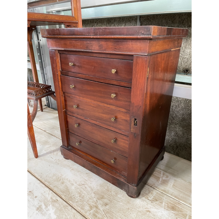 ベッドサイドチェスト