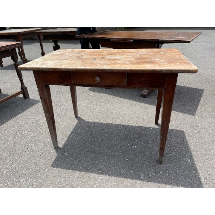 ダイニングテーブル