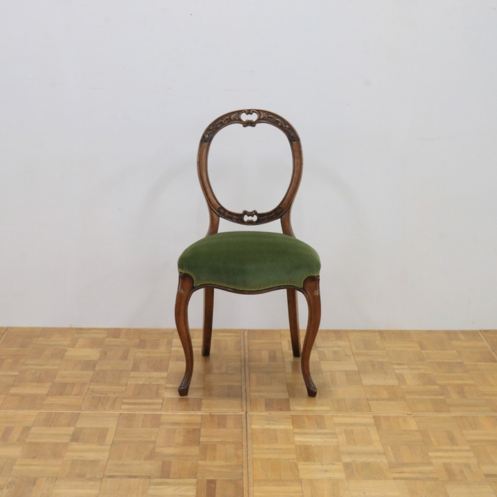 バルーンバックチェアー