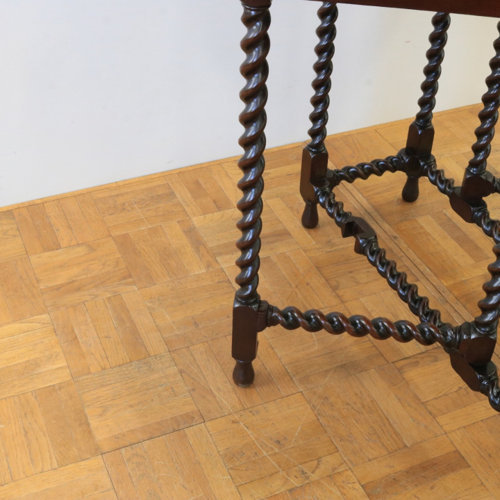 ゲートレッグテーブル