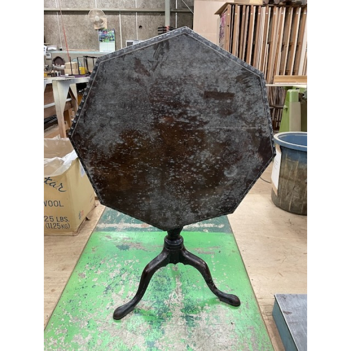 ティルトトップテーブル