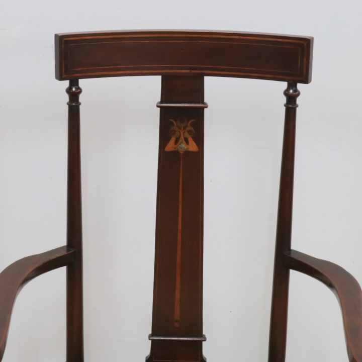 アームチェアー