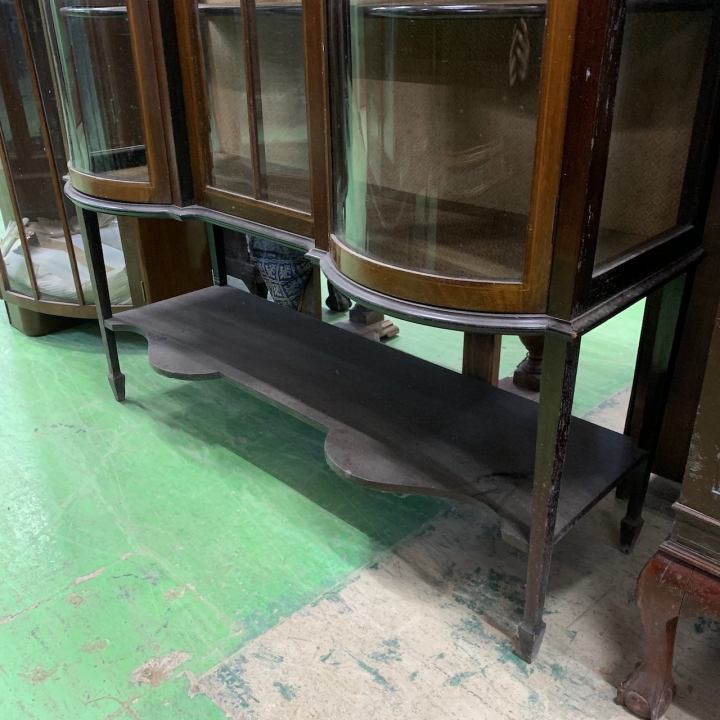 グラスキャビネット