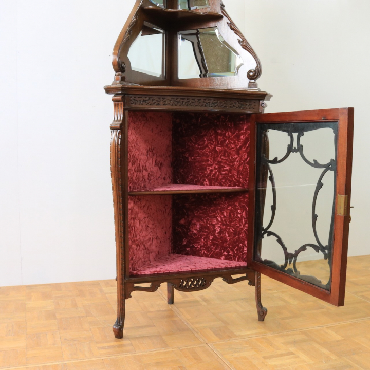 コーナーキャビネット