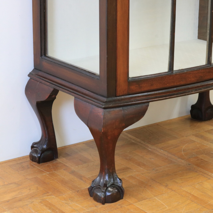 グラスキャビネット