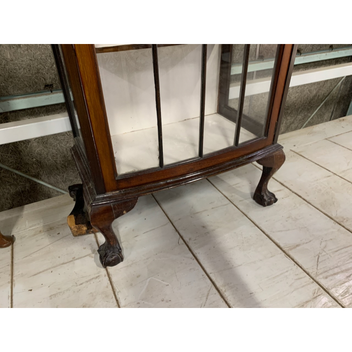 グラスキャビネット