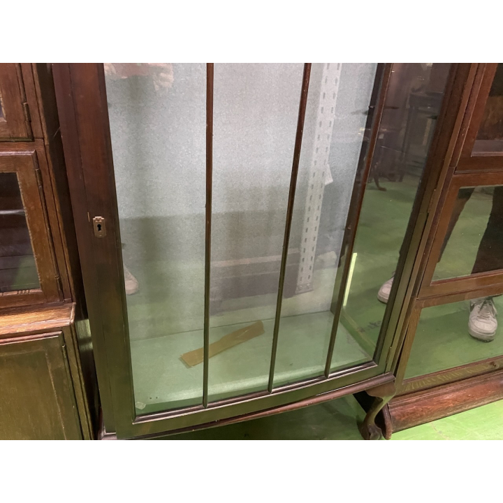 グラスキャビネット