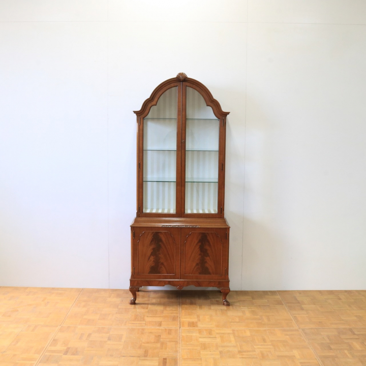 グラスキャビネット