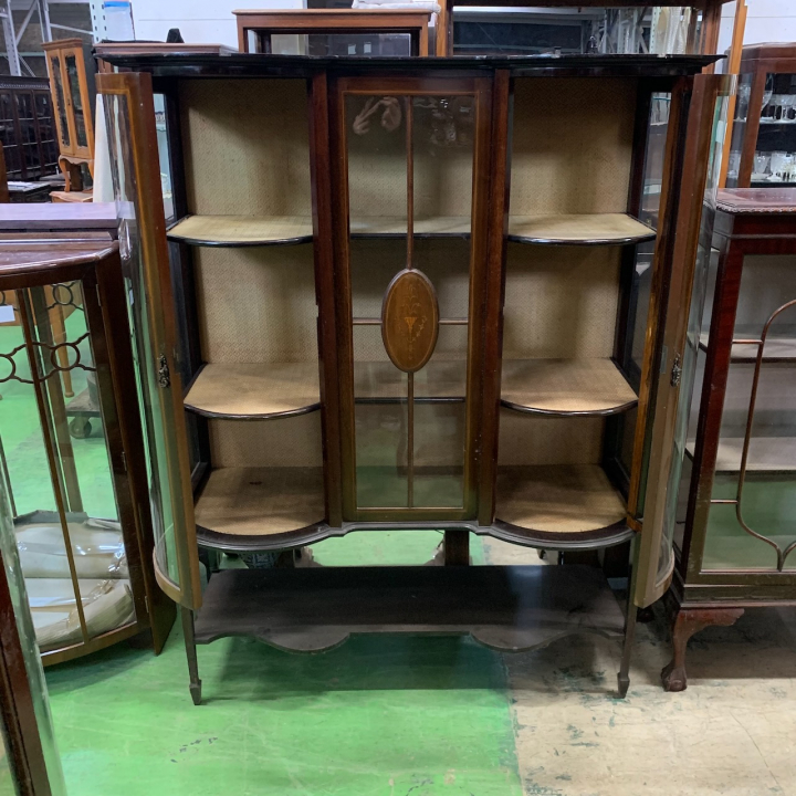 グラスキャビネット