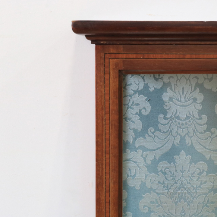 グラスキャビネット