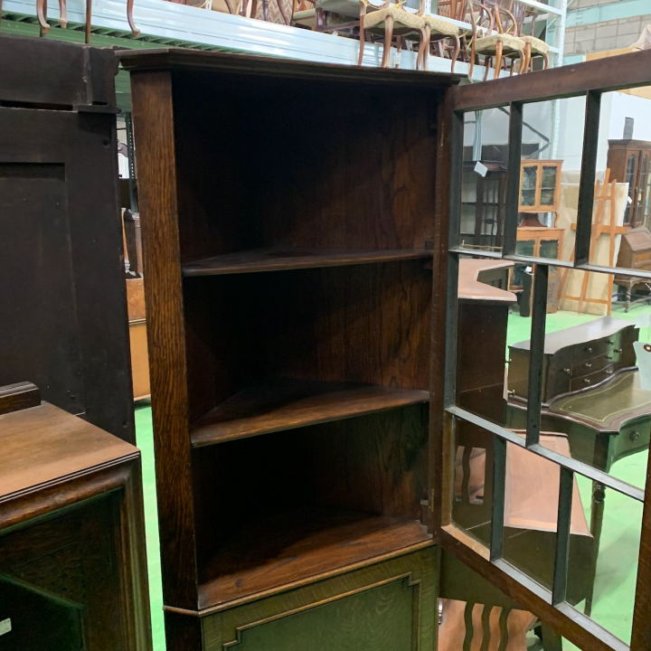 コーナーキャビネット