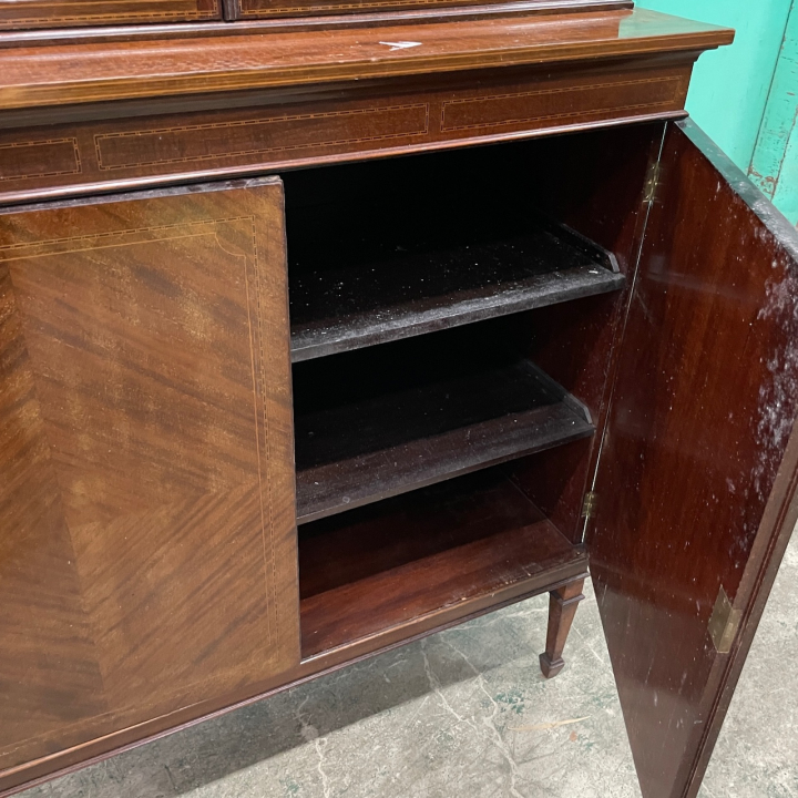 グラスキャビネット　