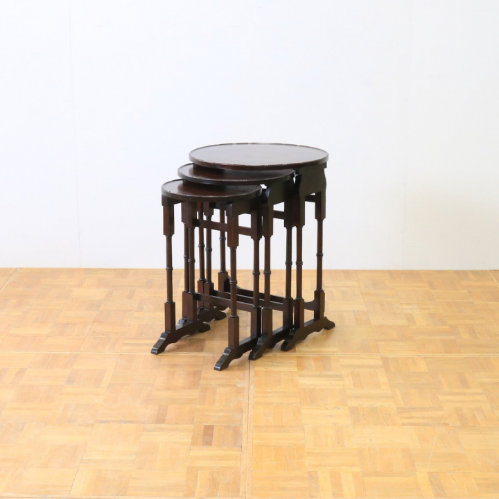 ネストテーブル