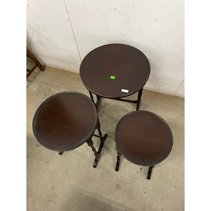 ネストテーブル