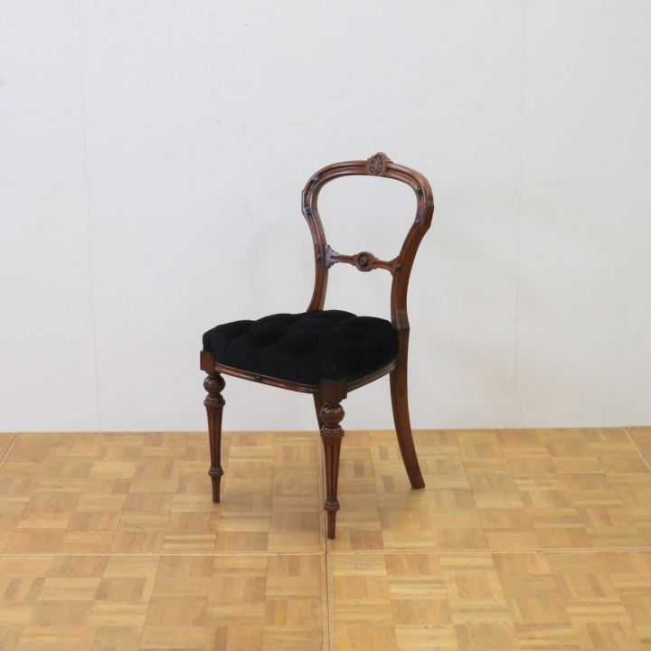 バルーンバックチェアー