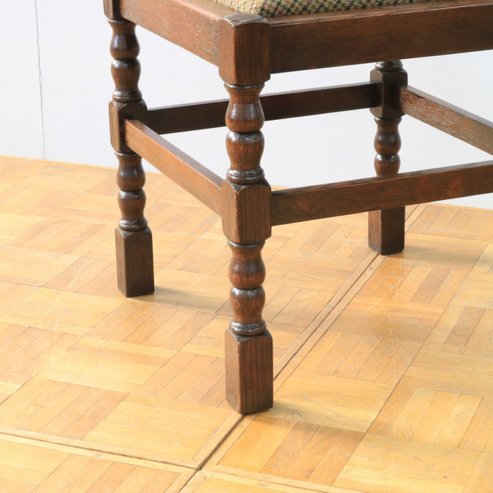 コーナーチェアー