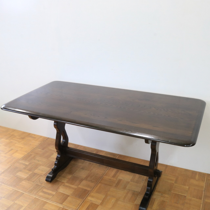 リフェクトリーテーブル