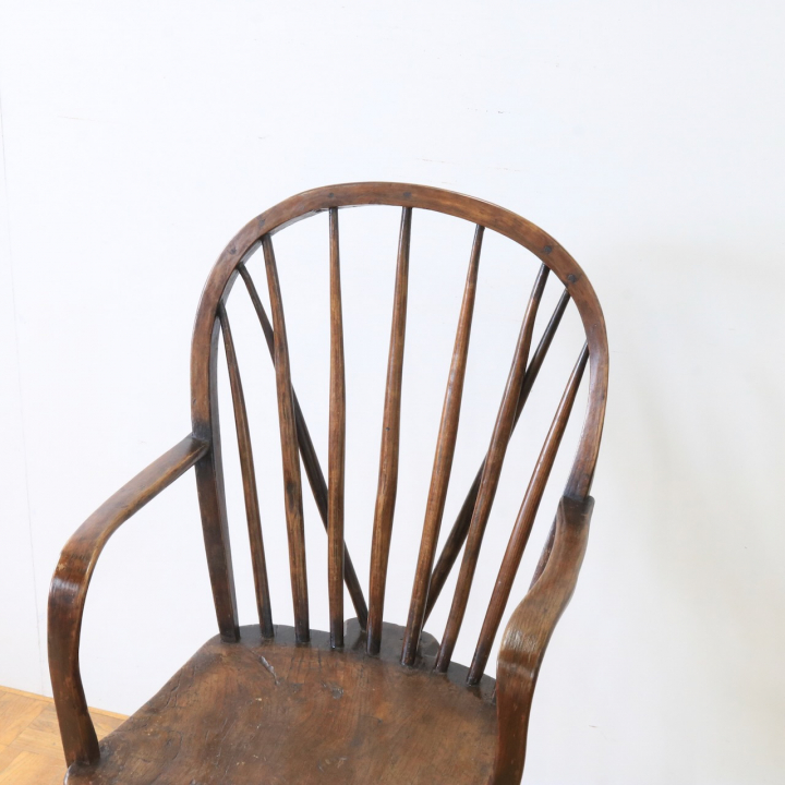 アームチェアー