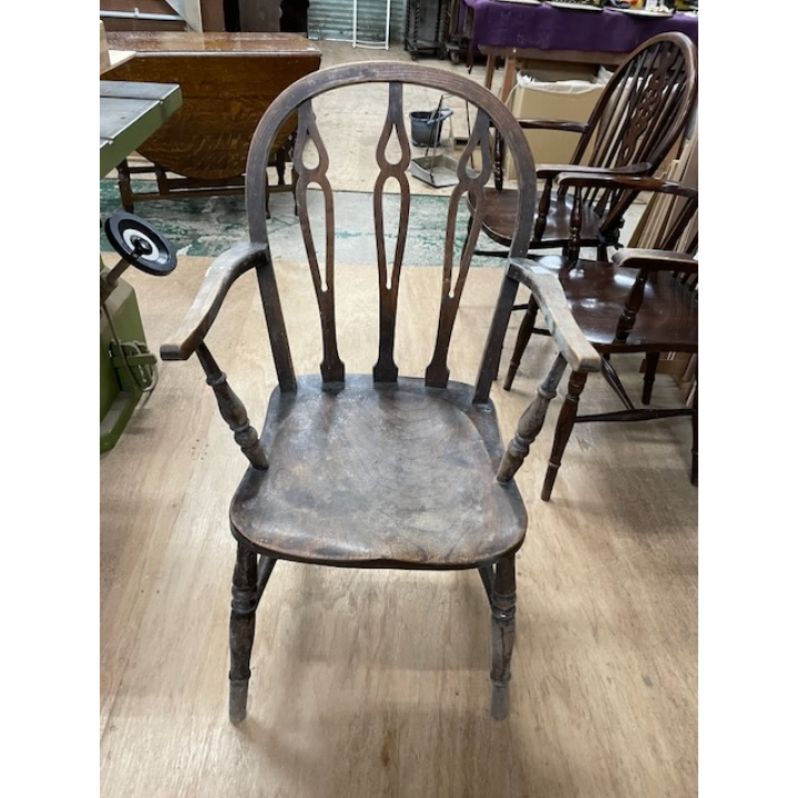  アームチェアー