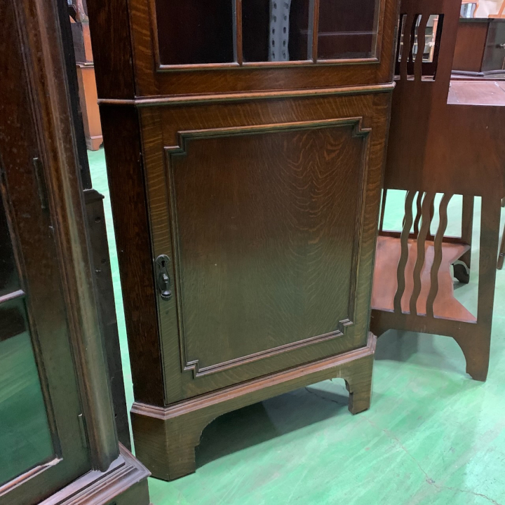 コーナーキャビネット