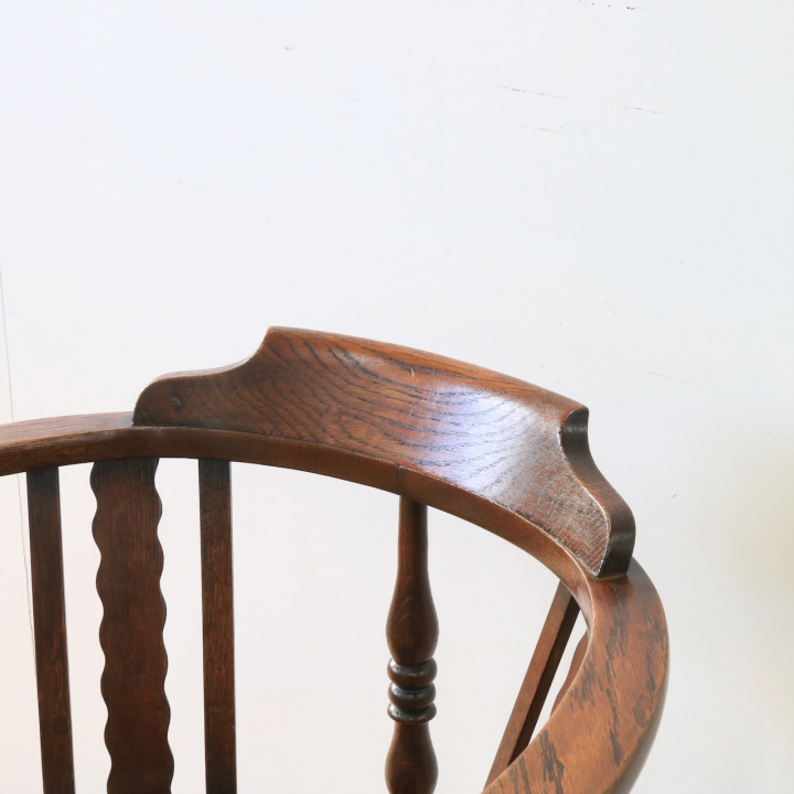 コーナーチェアー