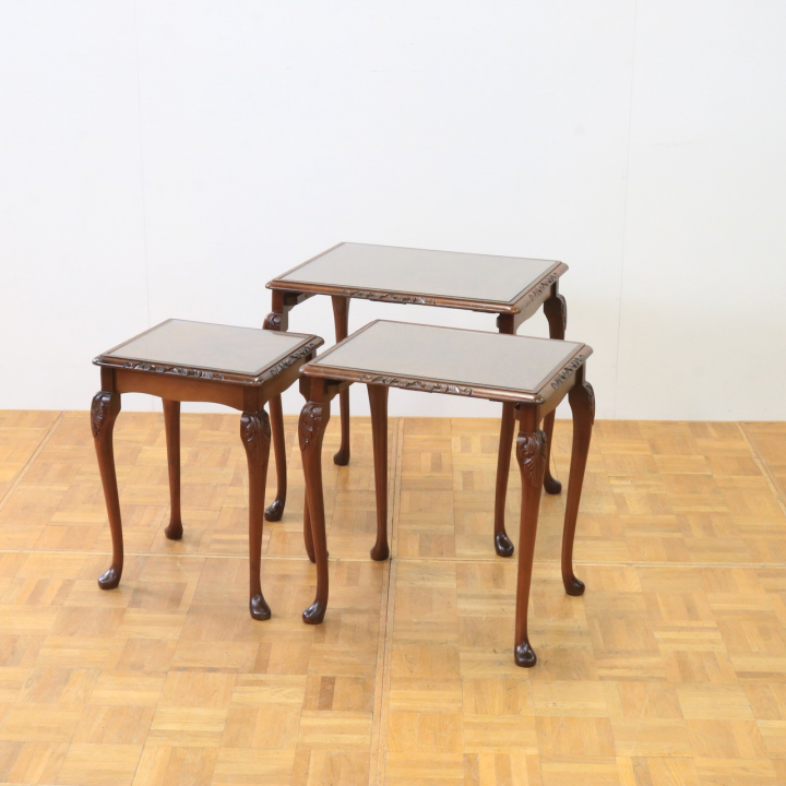 ネストテーブル