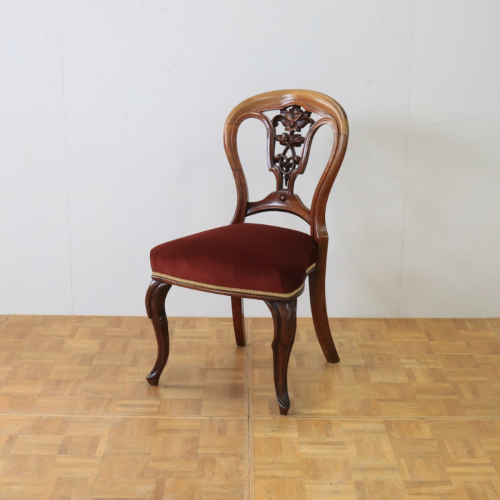 バルーンバックチェアー